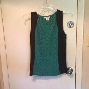 Liz Claiborne Woman’s sleeveless top. Size medium